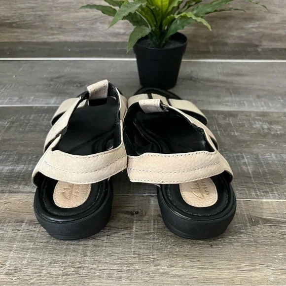 CLARKS Reid Delmar Nubuck Light Tan Leather Sandal Size 9 - Picture 8 of 9